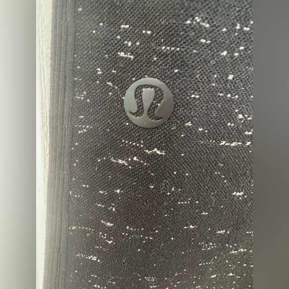 Lululemon Free To Flow 7/8 Tight Black / White (Size 6) - Picture 10 of 12